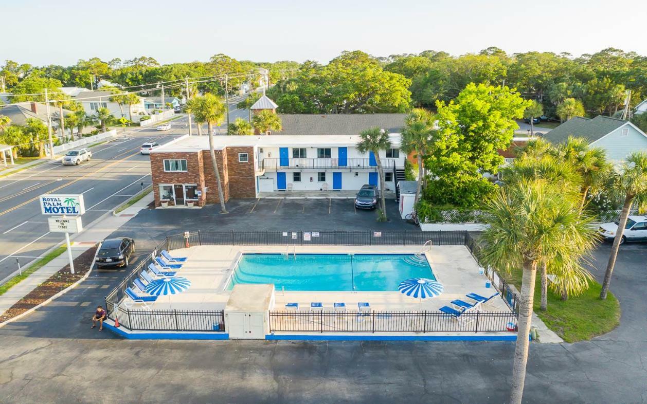 Royal Palms Motel Тайби-Айленд Экстерьер фото